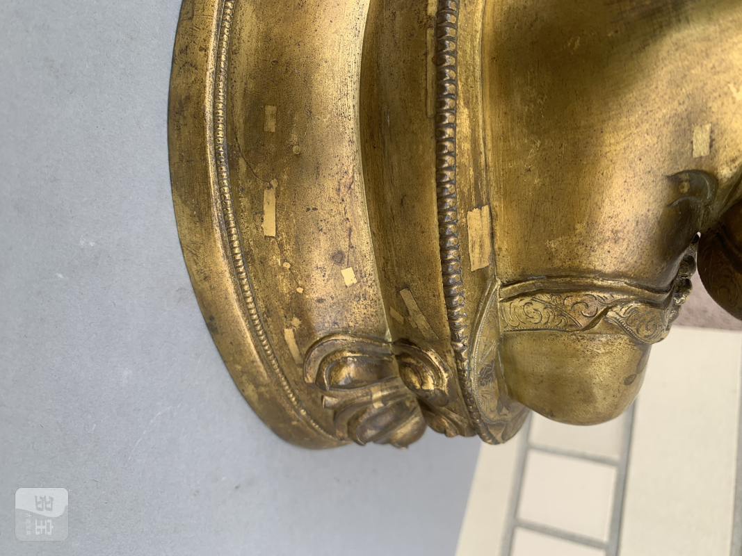 A large parcel gilt-bronze figure of a lama - 图10